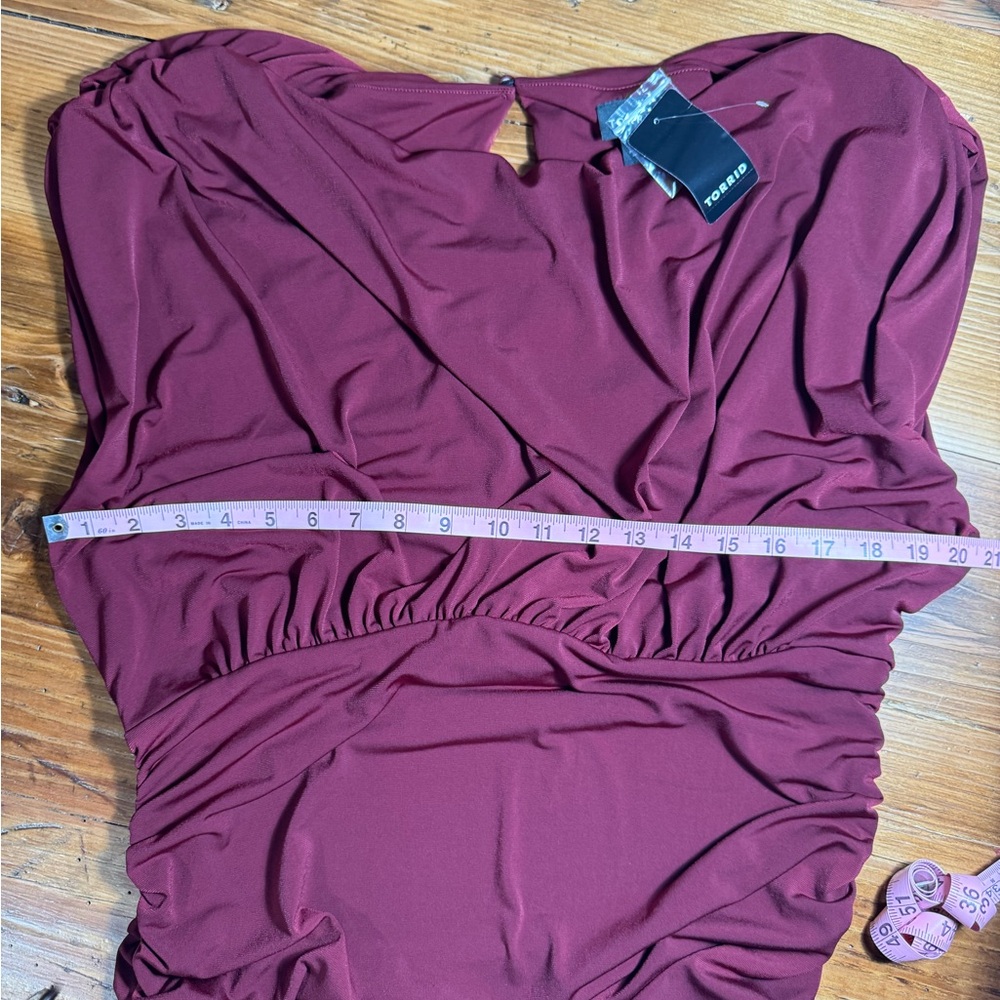 NWT Women’s Torrid Size 0/12 MINI STUDIO KNIT RUCHED DRESS Burgundy Short Sleeve - Picture 5 of 10